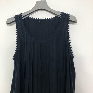 Club Monaco Dresses - CLUB MONACO Size 2 , perfect little less dress Club Monaco Dresses - CLUB MONACO Size 2 , perfect little less dress